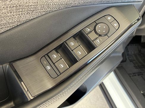 Used 2021 Nissan Rogue S FWD image 9