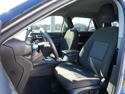 Used 2023 Ford Explorer XLT image 15