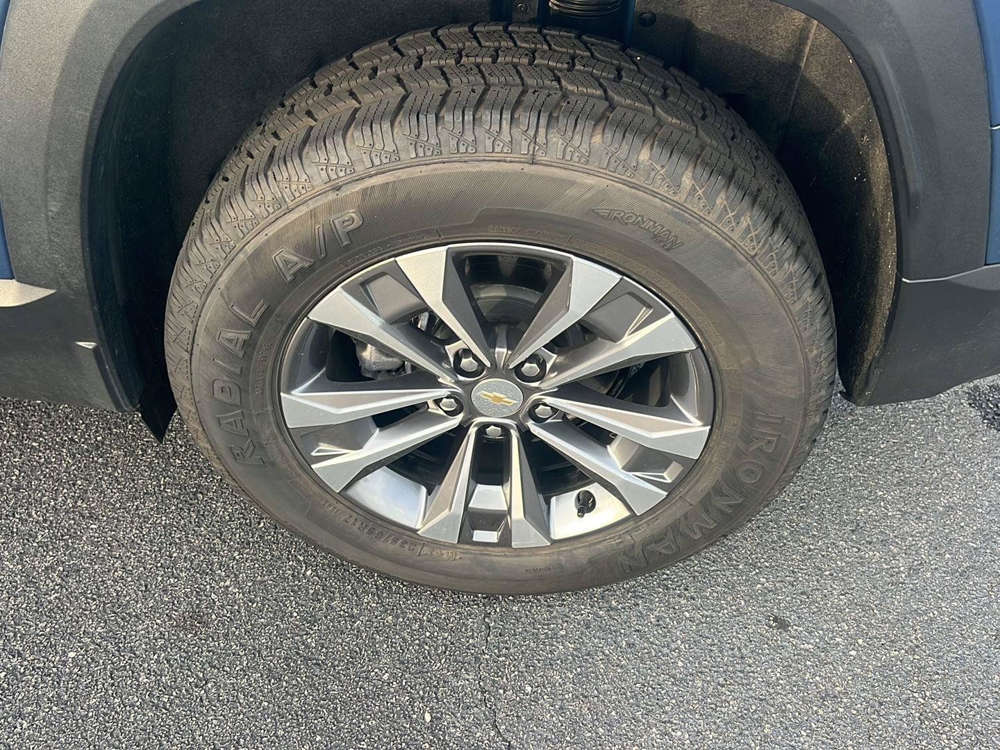 Used 2025 Chevrolet Equinox LT FWD image 37
