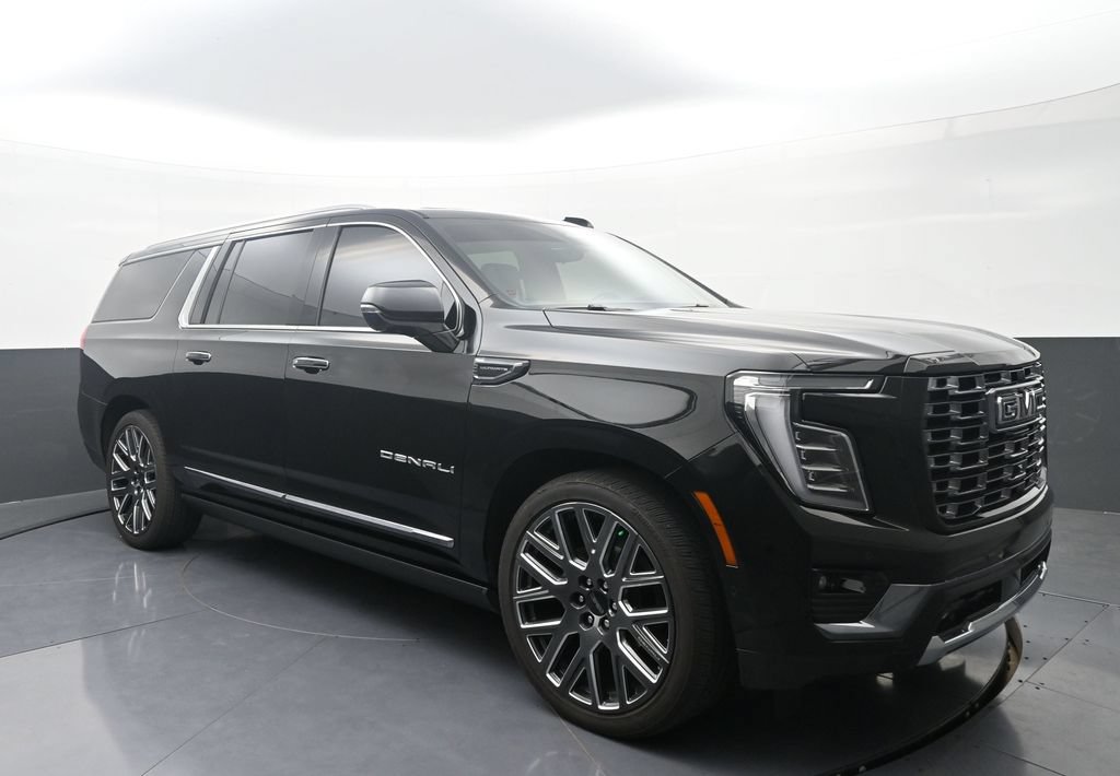 Used 2025 GMC Yukon XL Denali Ultimate w/ LPO, Floor Liner Package AWD/4WD image 3