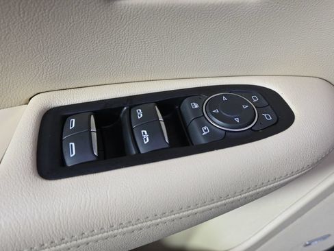 Used 2018 Cadillac XT5 Luxury w/ Driver Awareness Package AWD/4WD image 23