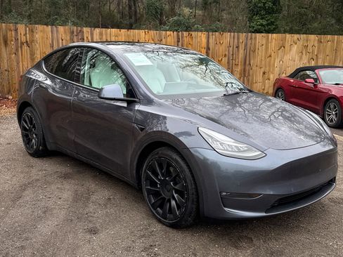 Used 2021 Tesla Model Y Long Range image 15