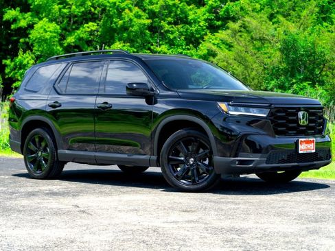Used 2025 Honda Pilot Black Edition image 1