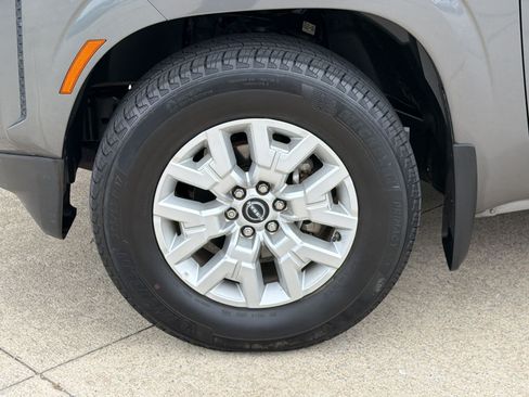 Used 2024 Nissan Frontier SV w/ SV Convenience Package RWD image 12