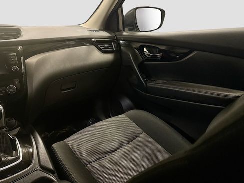 Used 2020 Nissan Rogue Sport SV image 25