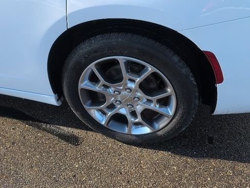 Used 2017 Dodge Charger SXT w/ Driver Confidence Group image 13