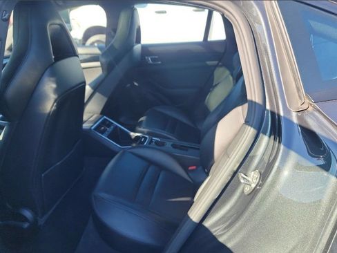Used 2018 Porsche Panamera RWD image 5