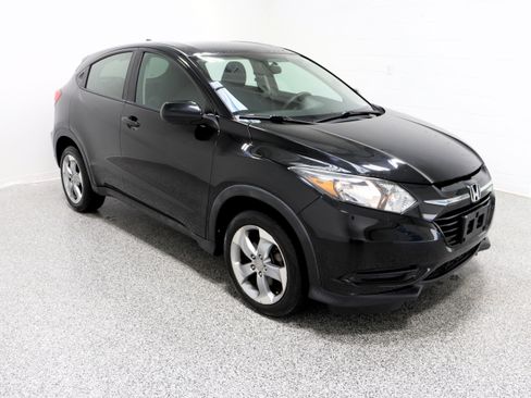 Used 2017 Honda HR-V LX image 4