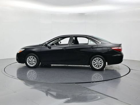 Used 2017 Toyota Camry LE FWD image 7