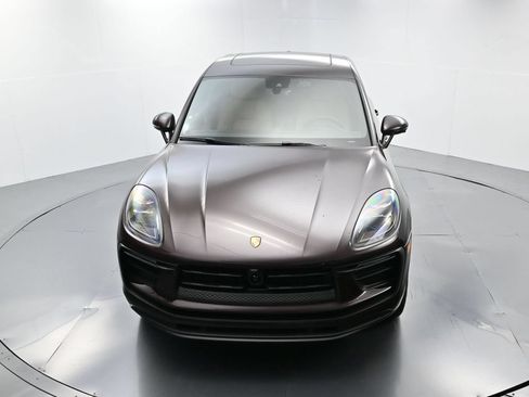 Certified 2025 Porsche Macan AWD/4WD image 40