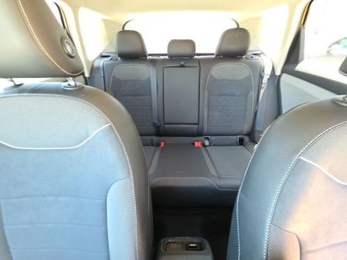 Used 2024 Volkswagen Taos SE FWD image 20