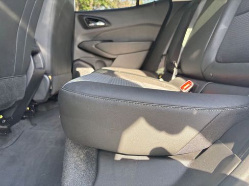 Used 2025 Chevrolet Trax LT FWD image 27