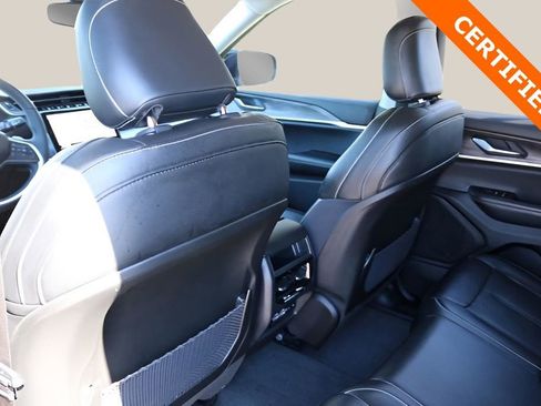 Used 2024 Jeep Grand Cherokee Limited image 15