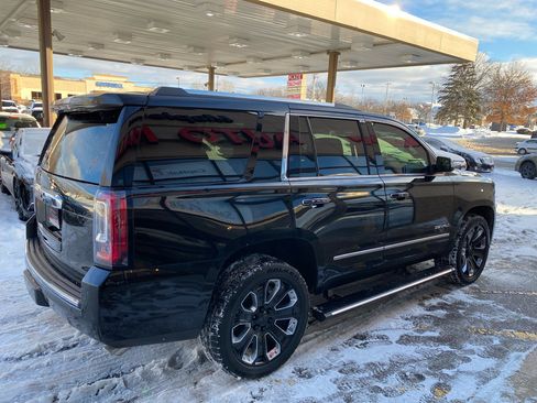 Used 2019 GMC Yukon Denali w/ Denali Ultimate Package image 4
