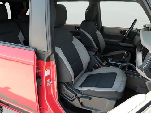 Used 2023 Ford Bronco Wildtrak image 13