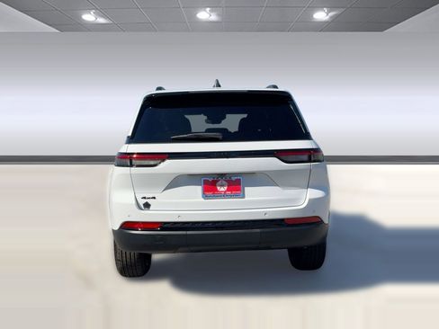 New 2025 Jeep Grand Cherokee Laredo image 10