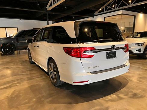 Used 2023 Honda Odyssey Touring image 3