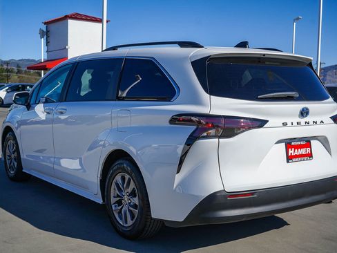 Used 2024 Toyota Sienna LE image 8