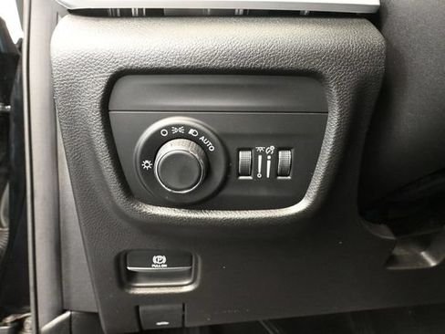 Used 2023 Jeep Grand Cherokee Altitude AWD/4WD image 29