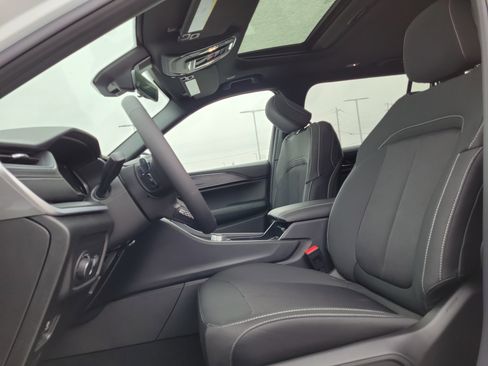 New 2025 Jeep Grand Cherokee L Laredo image 22