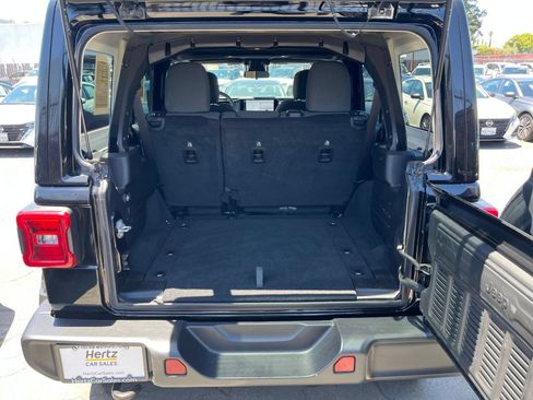 Used 2025 Jeep Wrangler Unlimited Sahara AWD/4WD image 31