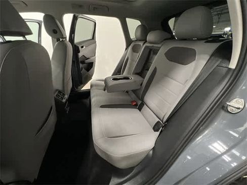 Certified 2023 Volkswagen Taos SE image 18