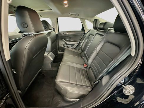 Used 2024 Volkswagen Jetta SE FWD image 29