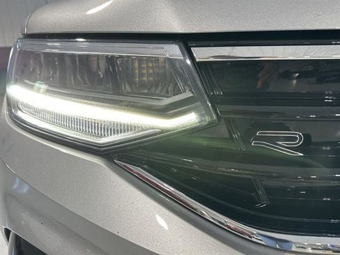 Certified 2022 Volkswagen Tiguan SE R-Line image 16