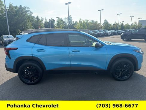Used 2025 Chevrolet Trax ACTIV w/ Sunroof Package FWD image 8