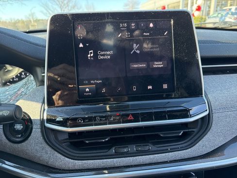 Used 2022 Jeep Compass Latitude image 12