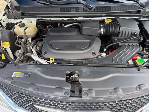 Used 2019 Chrysler Pacifica Limited FWD image 20