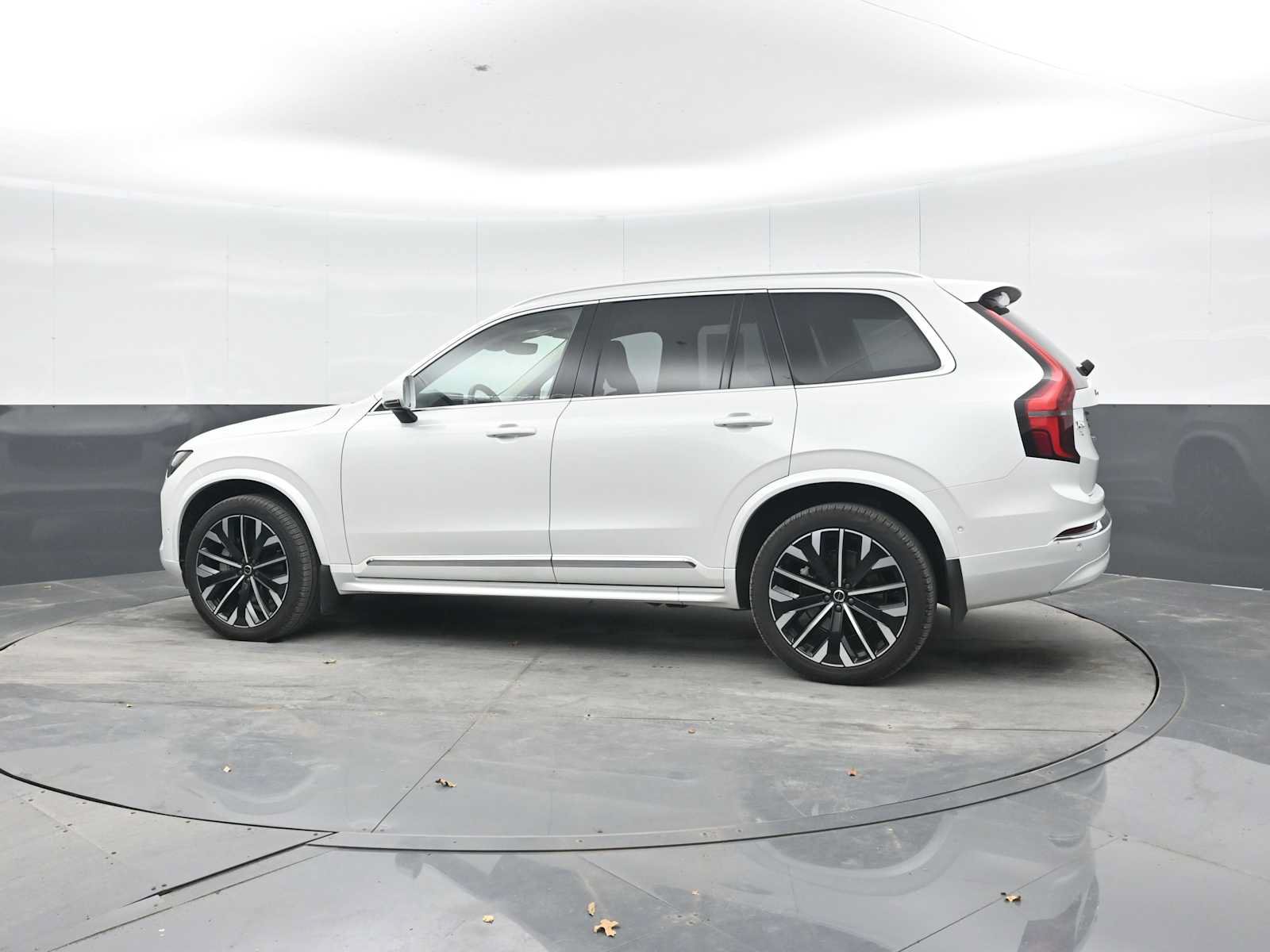 Used 2026 Volvo XC90 B6 Ultra w/ Protection Package AWD/4WD image 3