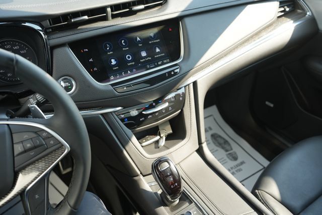 Used 2025 Cadillac XT5 Sportv w/ LPO, Bronce Accent Package AWD/4WD image 25