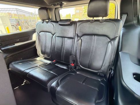 Certified 2024 Jeep Wagoneer Series II w/ Flexible Seating Group RWD image 25
