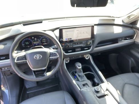 Used 2025 Toyota Grand Highlander AWD image 19