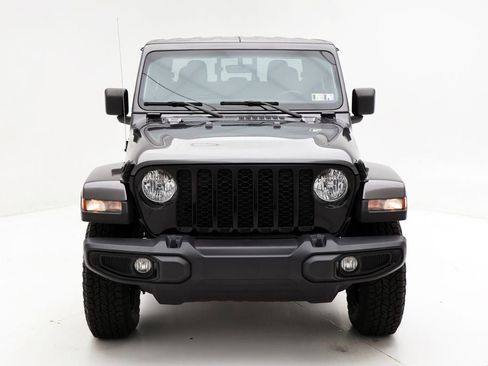 Used 2022 Jeep Gladiator Sport AWD/4WD image 4