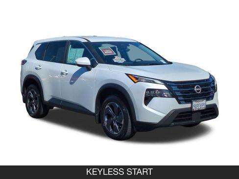 Used 2026 Nissan Rogue SV FWD image 2