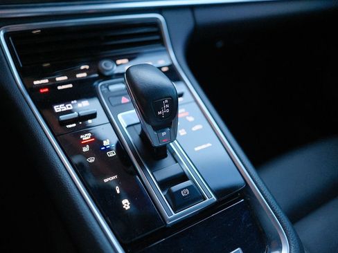 Used 2018 Porsche Panamera image 5