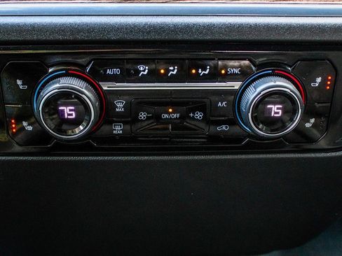 Used 2023 Chevrolet Silverado 1500 LT image 24