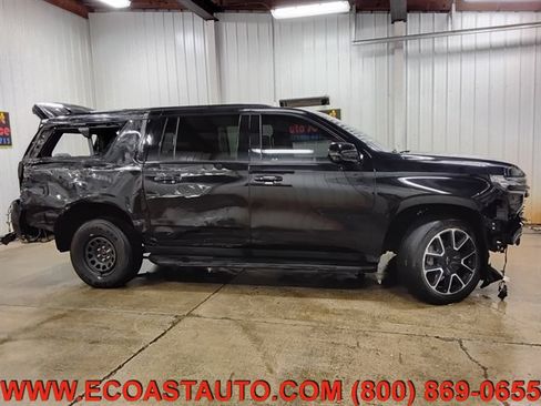 Used 2023 Chevrolet Suburban RST w/ Sport Performance Package AWD/4WD image 2