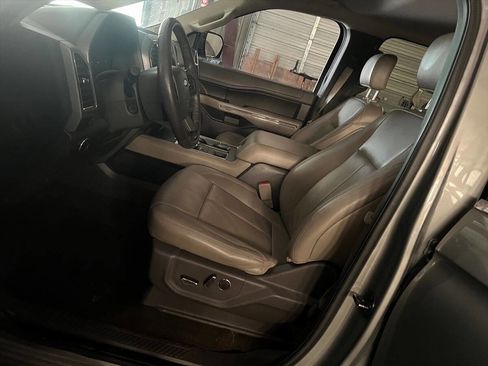 Used 2019 Ford Expedition XLT w/ Equipment Group 202A image 8