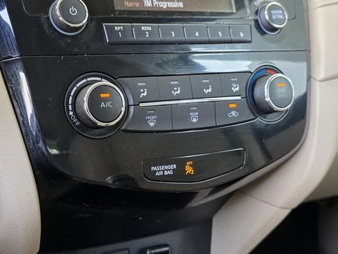 Used 2017 Nissan Rogue S FWD image 15