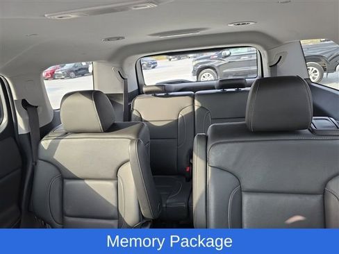 Used 2023 GMC Acadia SLT w/ Technology Package image 30