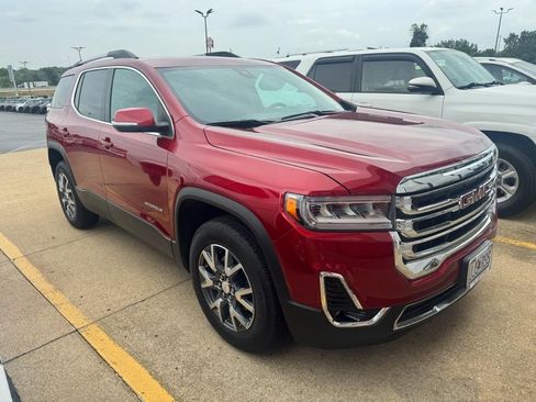 Used 2023 GMC Acadia SLT FWD image 2
