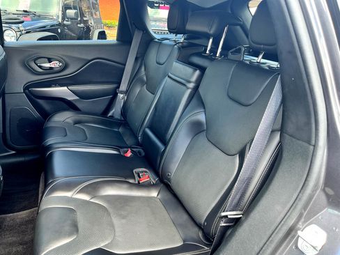 Used 2019 Jeep Cherokee Limited image 13