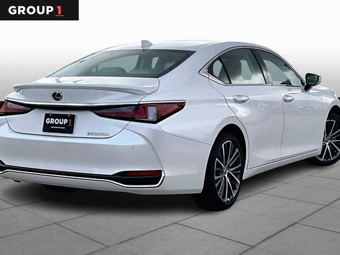 Used 2025 Lexus ES 300h w/ Premium Package image 10