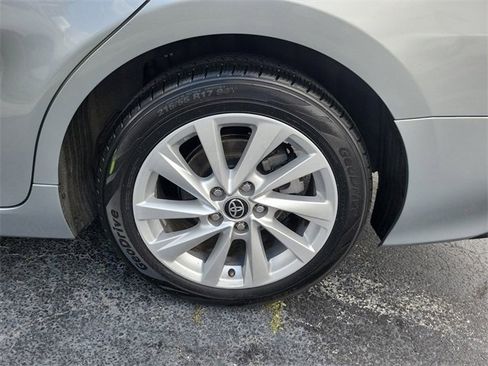 Used 2021 Toyota Camry LE image 23