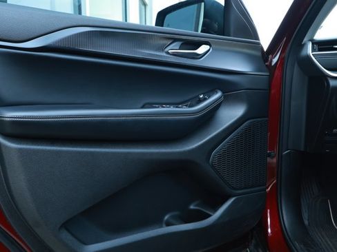 Used 2024 Jeep Grand Cherokee Laredo X w/ Trailer Tow Package image 24