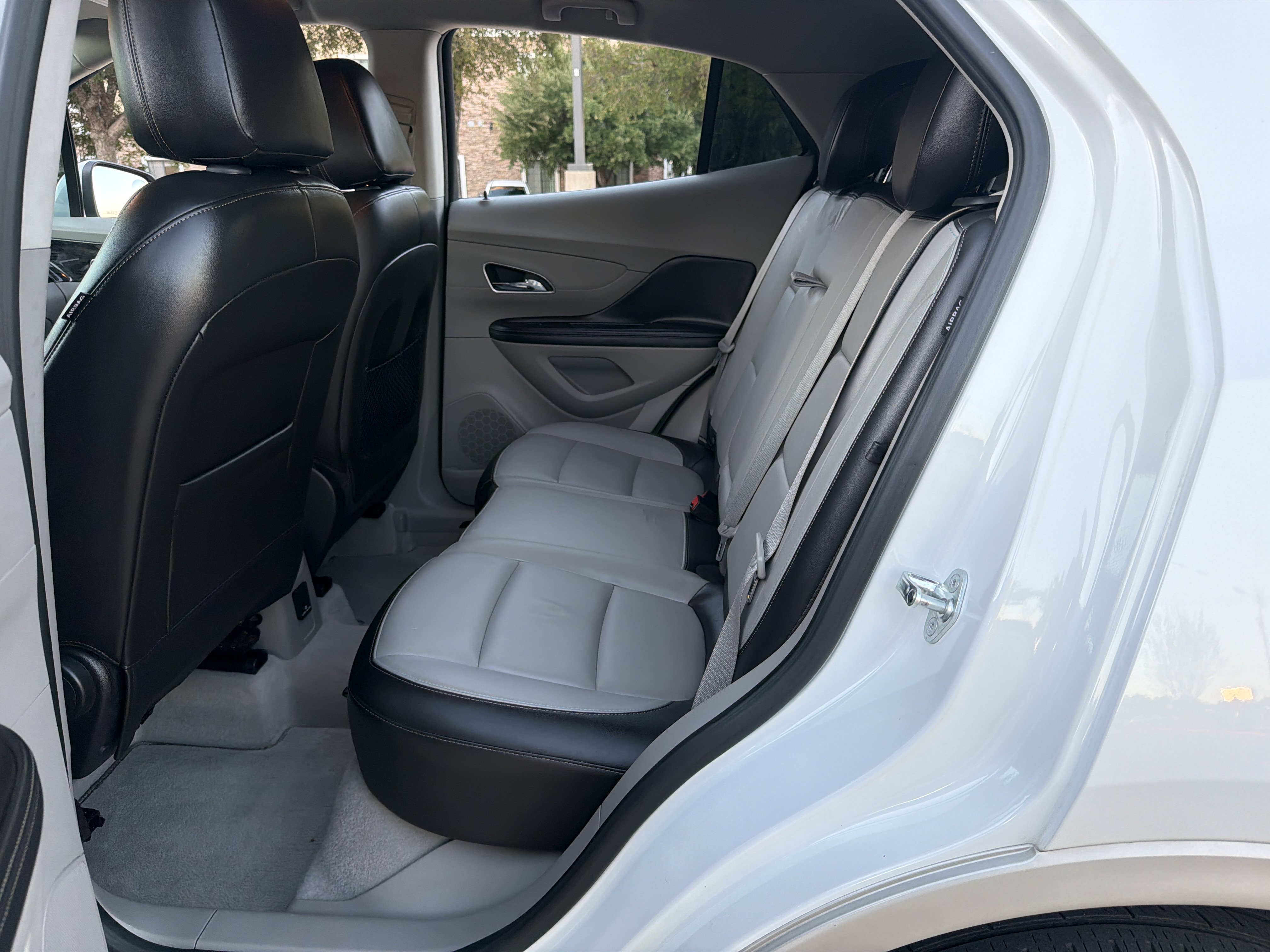 Used 2013 Buick Encore Leather FWD image 18