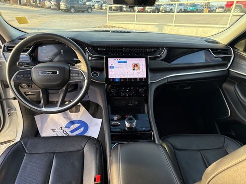 Used 2022 Jeep Grand Cherokee Limited w/ Luxury Tech Group II image 27